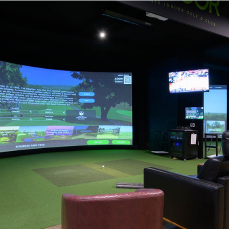A curved-screen simulator bay at Gregor